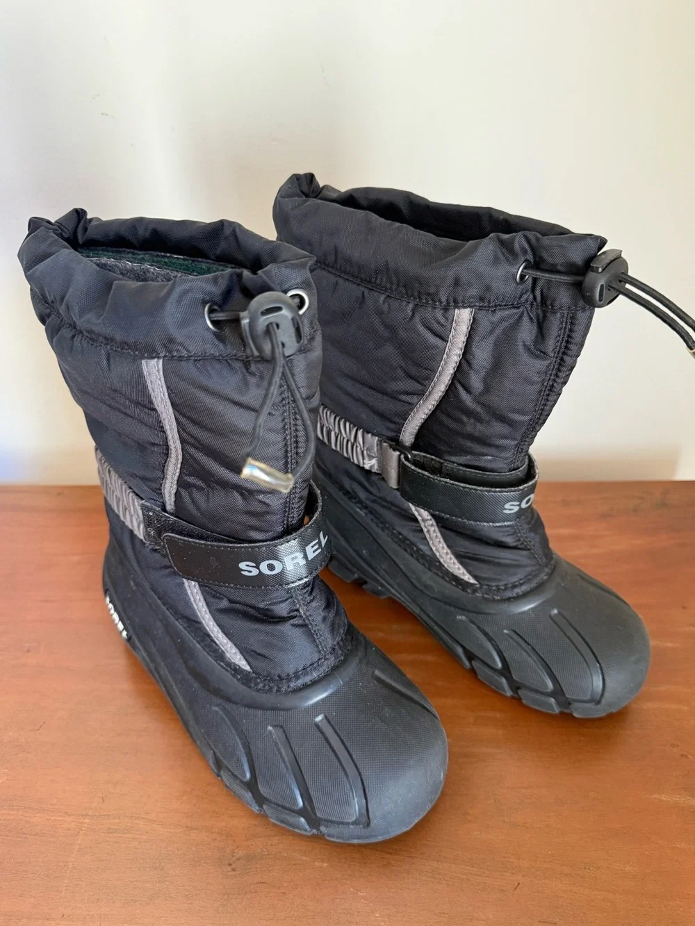 Sorel Youth Flurry Insulated Black Winter Snow Boots, size 1